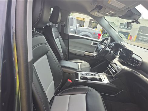 Used 2023 Ford Explorer XLT w/ Equipment Group 202A AWD/4WD image 10