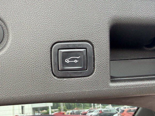 Used 2022 Chevrolet Equinox RS w/ RS Leather Package FWD image 11