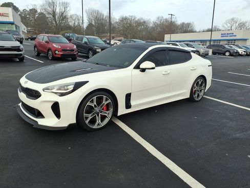 Used 2018 Kia Stinger GT2 image 3