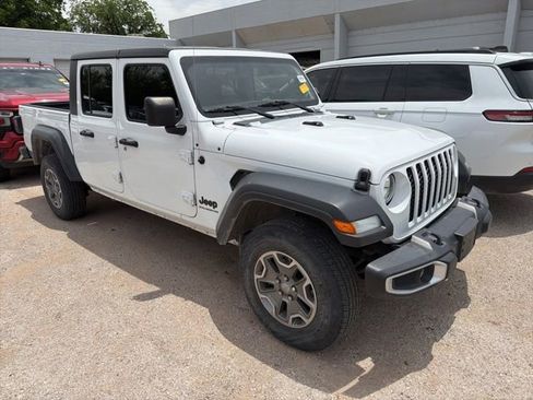 Used 2023 Jeep Gladiator Sport AWD/4WD image 2