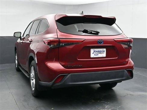 Used 2022 Toyota Highlander LE image 11