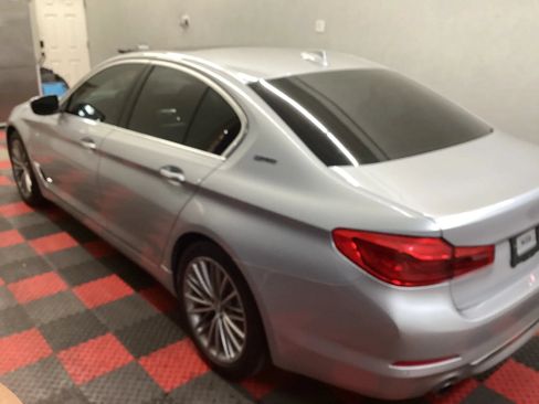Used 2018 BMW 530e xDrive w/ Premium Package 2 AWD/4WD image 4
