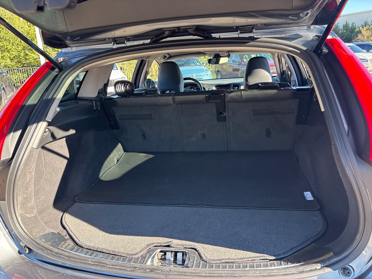 Used 2018 Volvo V60 T5 Cross Country w/ Convenience Package AWD/4WD image 10