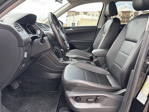 Used 2020 Volkswagen Tiguan SE image 15