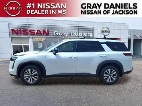 New 2026 Nissan Pathfinder SL FWD image 4