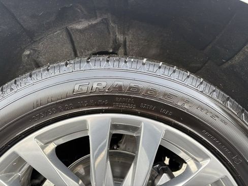 Used 2022 Cadillac Escalade Premium Luxury image 13