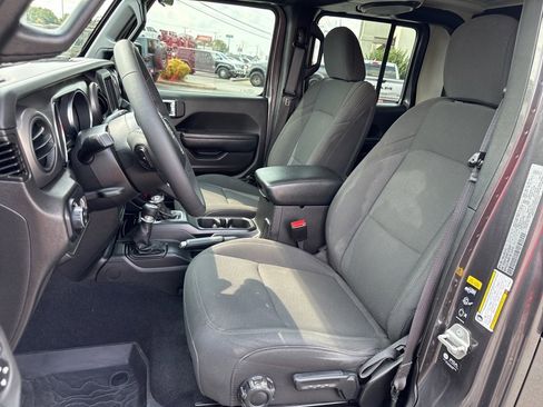 Used 2023 Jeep Gladiator Willys image 30