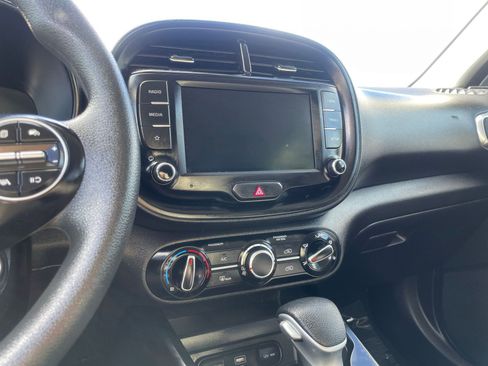 Used 2025 Kia Soul LX w/ LX Technology Package image 17
