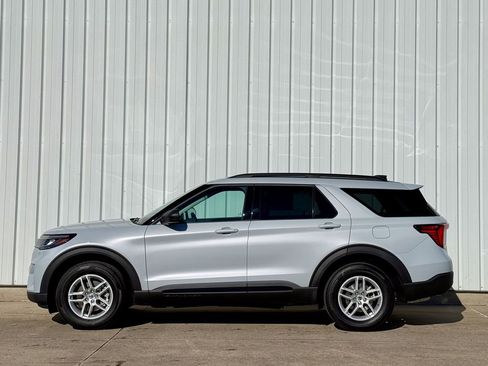 New 2026 Ford Explorer Active image 2