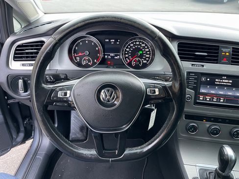 Used 2016 Volkswagen Golf S image 22