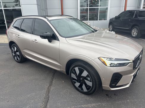 Used 2025 Volvo XC60 T8 Plus w/ Protection Package Premier image 17