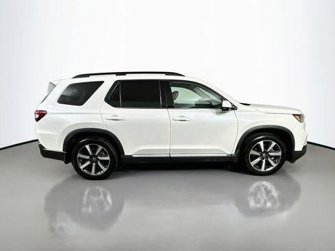 Used 2023 Honda Pilot Touring image 7