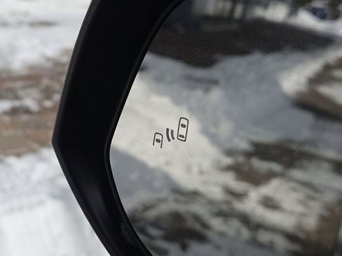 Used 2022 Toyota Corolla Cross XLE image 19