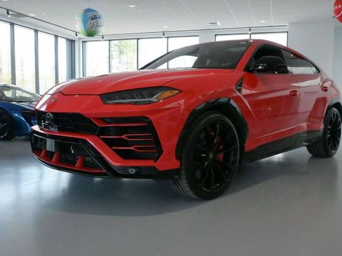 Used 2020 Lamborghini Urus image 2