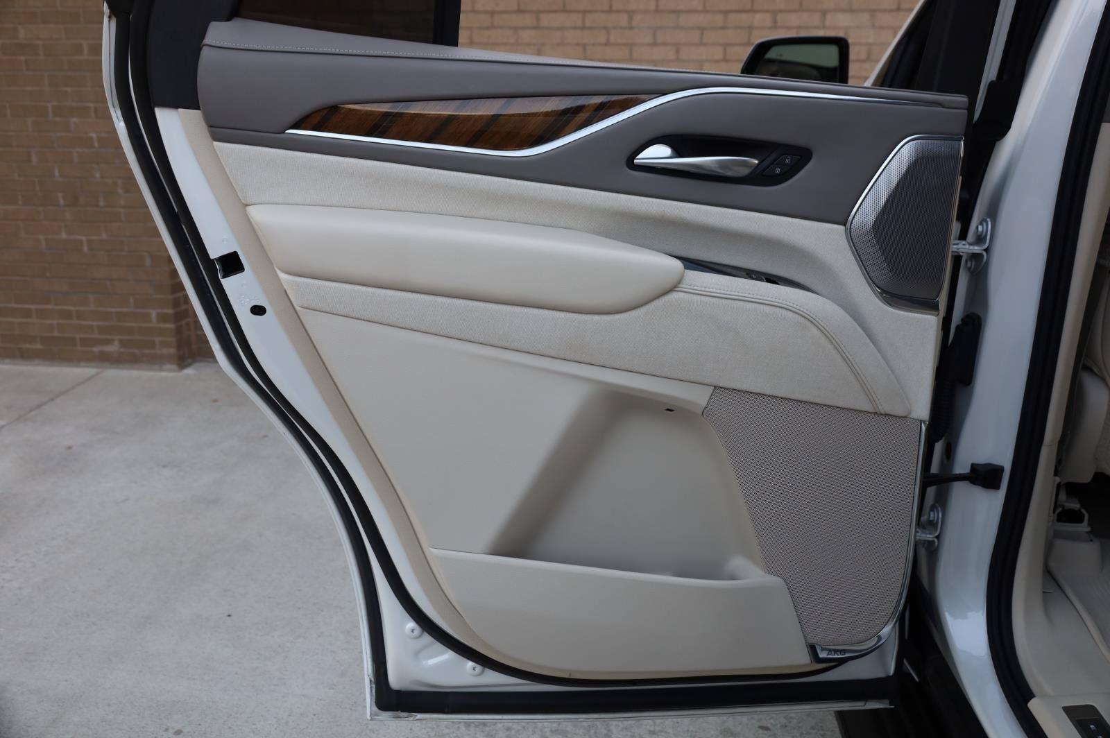 Used 2021 Cadillac Escalade Premium Luxury Platinum w/ LPO, Floor Liner Package AWD/4WD image 23