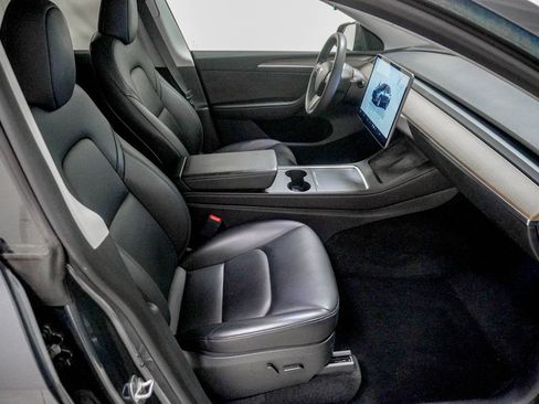 Used 2023 Tesla Model Y Long Range image 31