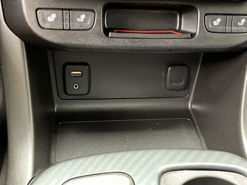 Used 2015 GMC Canyon SLE AWD/4WD image 21