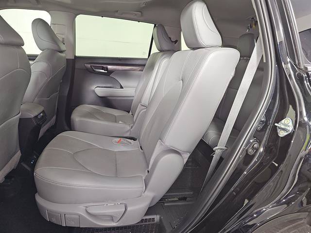 Certified 2026 Toyota Highlander Limited AWD/4WD image 13