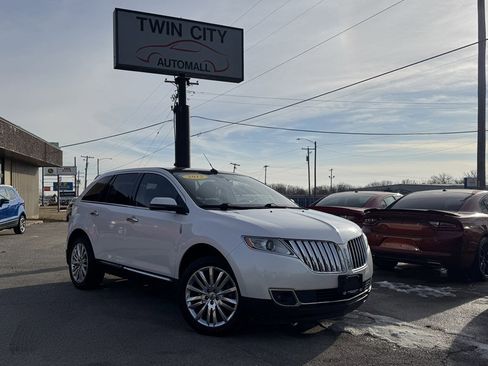 Used 2013 Lincoln MKX FWD image 1
