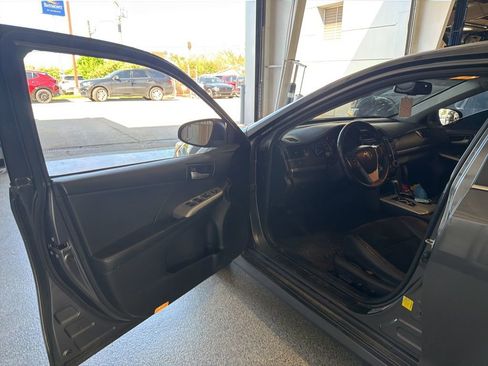 Used 2012 Toyota Camry SE w/ Leather Pkg image 5