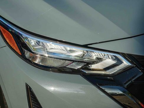Used 2024 Nissan Sentra SR w/ SR Premium Package FWD image 8