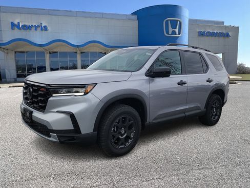 New 2025 Honda Pilot TrailSport image 2
