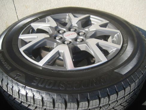 Used 2021 GMC Acadia SLE w/ LPO, Cargo Package image 9