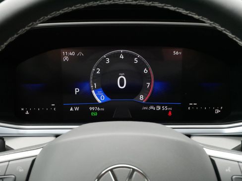Used 2025 Volkswagen Taos SE w/ Panoramic Sunroof Package AWD/4WD image 21