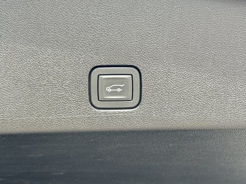 Used 2025 Cadillac XT6 Premium Luxury AWD/4WD image 13