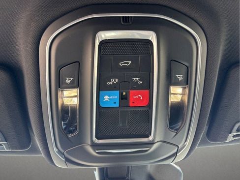 Used 2022 Jeep Grand Cherokee Trailhawk w/ Advanced Protech Group II AWD/4WD image 18