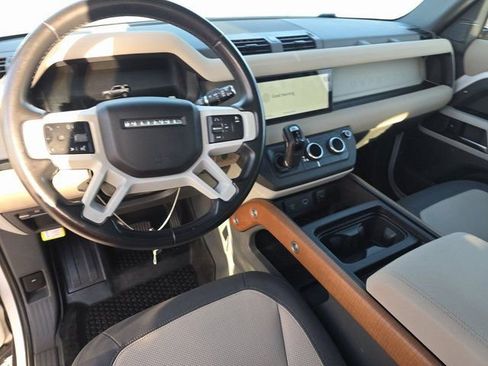 Used 2023 Land Rover Defender 90 X-Dynamic SE image 5