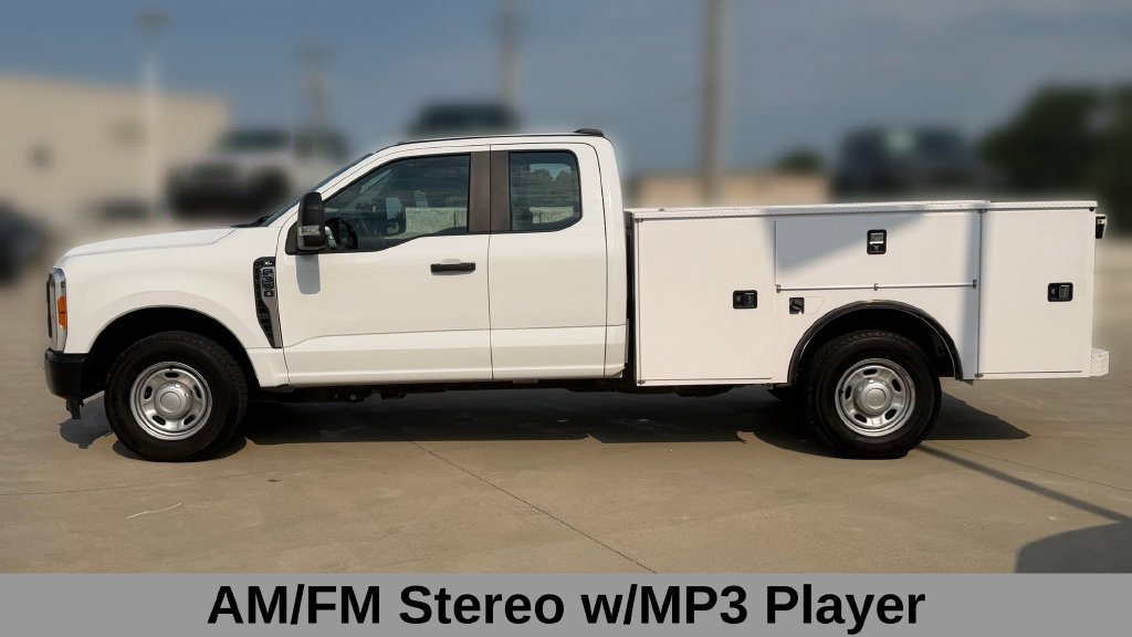 Used 2023 Ford F350 XL RWD image 2