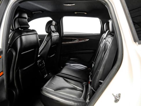 Used 2019 Lincoln Nautilus Select image 35