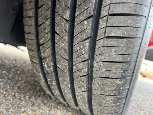 Used 2021 Toyota C-HR Limited image 12