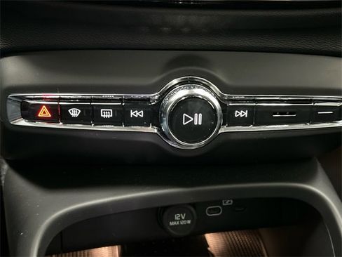 Certified 2025 Volvo XC40 B5 Plus image 27
