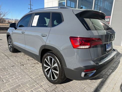 Certified 2022 Volkswagen Taos SE w/ Panoramic Sunroof Package image 5