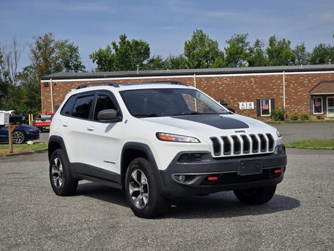 Used 2015 Jeep Cherokee Trailhawk w/ Comfort/Convenience Group AWD/4WD image 5
