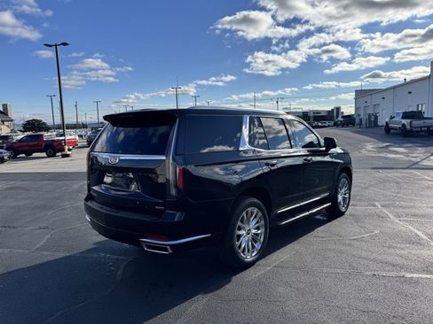 Used 2023 Cadillac Escalade Premium Luxury image 3