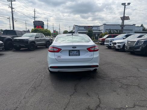 Used 2014 Ford Fusion SE w/ Equipment Group 202A FWD image 6