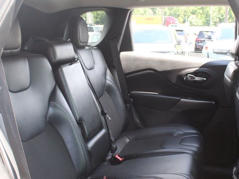 Used 2020 Jeep Cherokee Latitude Plus FWD image 29