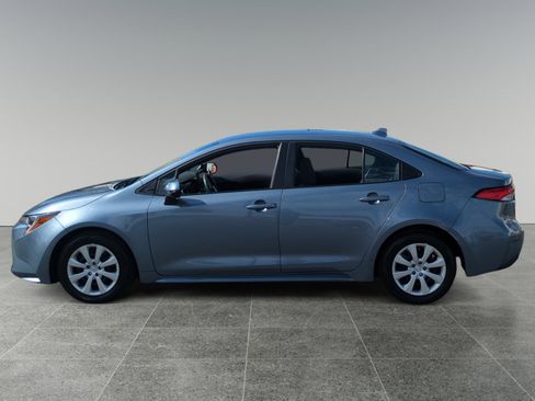 Used 2025 Toyota Corolla LE image 2