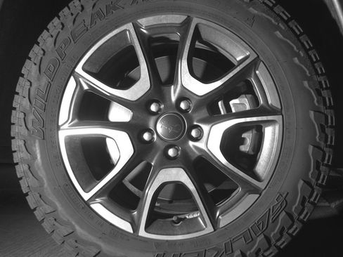Used 2025 Jeep Compass Trailhawk AWD/4WD image 13