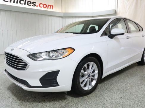 Used 2020 Ford Fusion SE FWD image 2