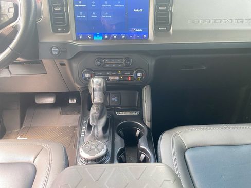 Used 2024 Ford Bronco Outer Banks AWD/4WD image 11