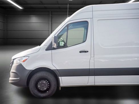 Used 2024 Mercedes-Benz Sprinter 3500 image 11
