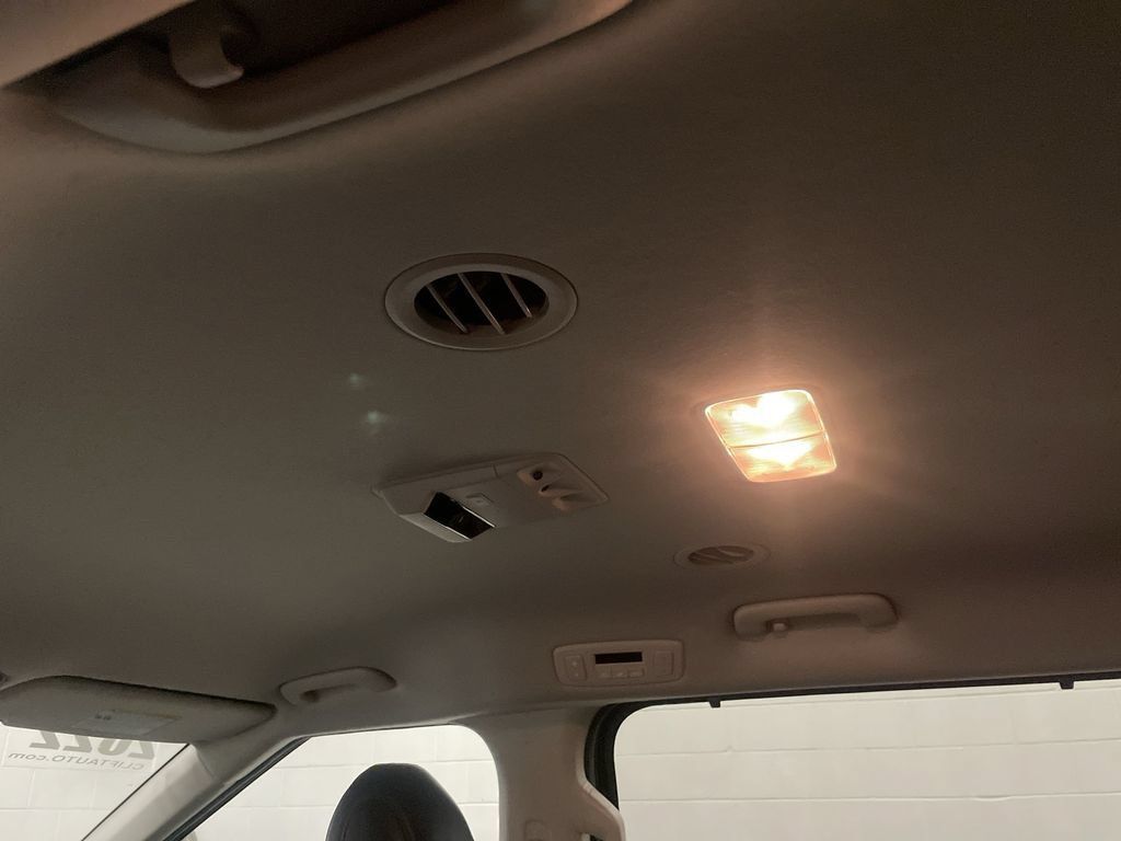 Used 2022 Kia Carnival EX FWD image 15