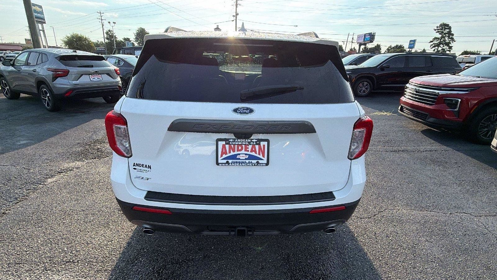 Used 2023 Ford Explorer XLT w/ Equipment Group 202A RWD image 10