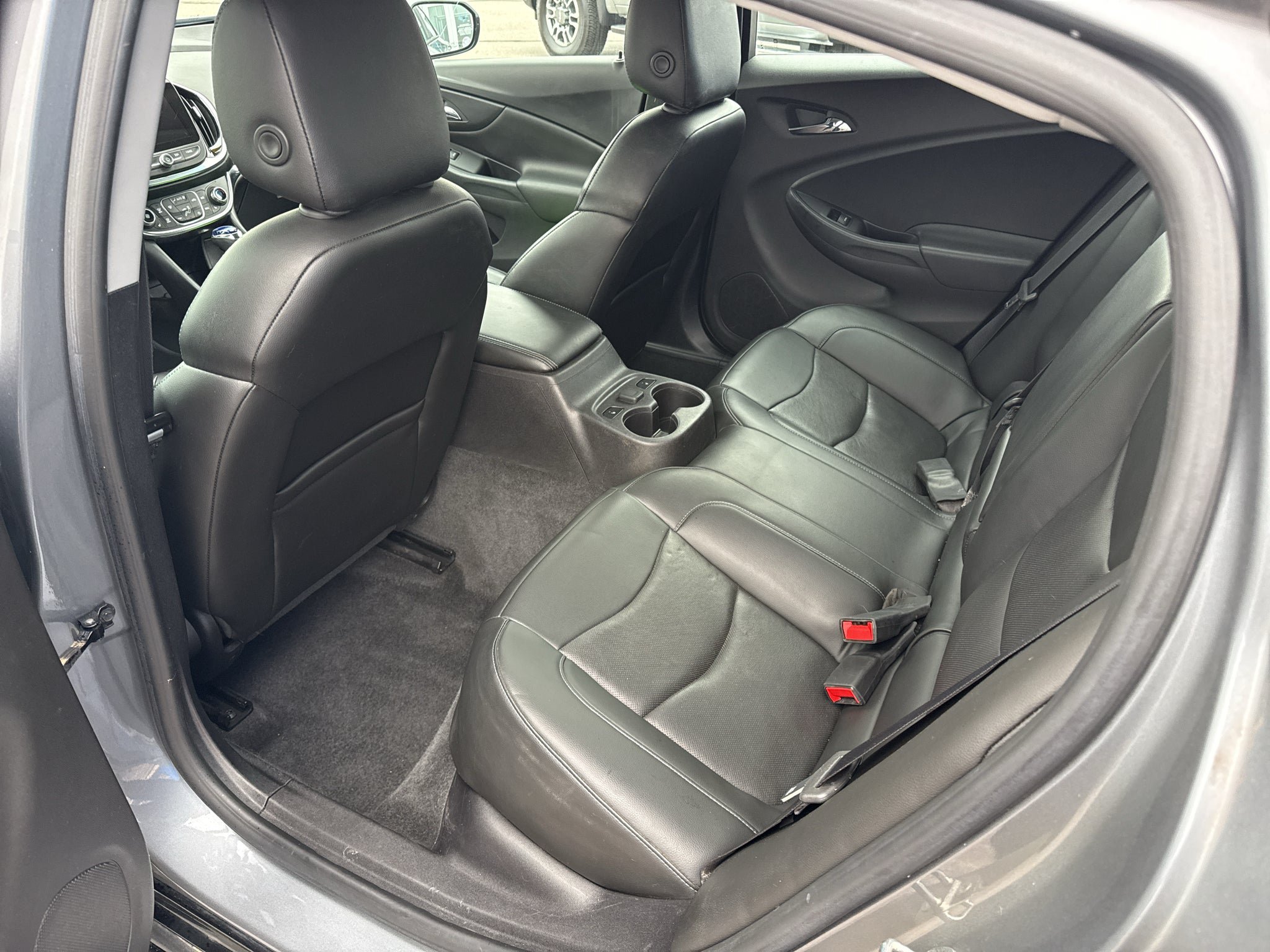 Used 2018 Chevrolet Volt Premier w/ Driver Confidence Package FWD image 14