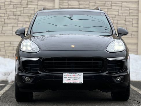 Used 2017 Porsche Cayenne Platinum Edition w/ Premium Package (PJV) image 3