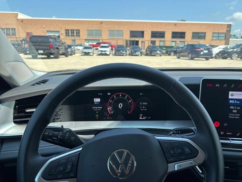 Used 2026 Volkswagen Tiguan SE AWD/4WD image 34